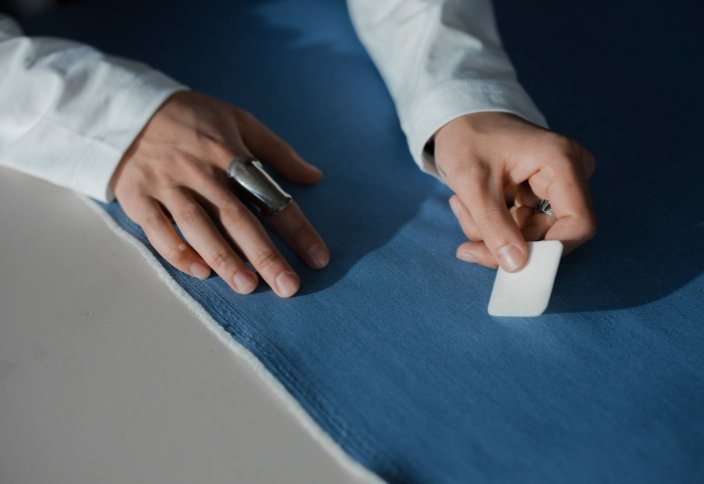 Instalação de geotêxteis técnicos para proteção, reforço e estabilização de uma zona costeira.